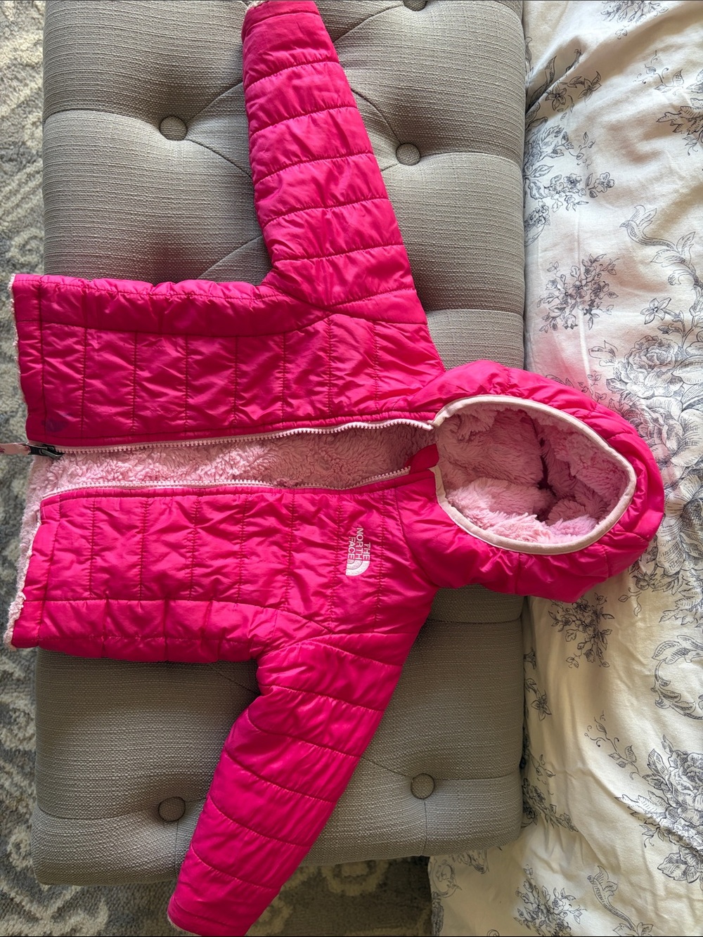 The North Face toddler Girls' Bright Pink Hooded Puffer Jacket